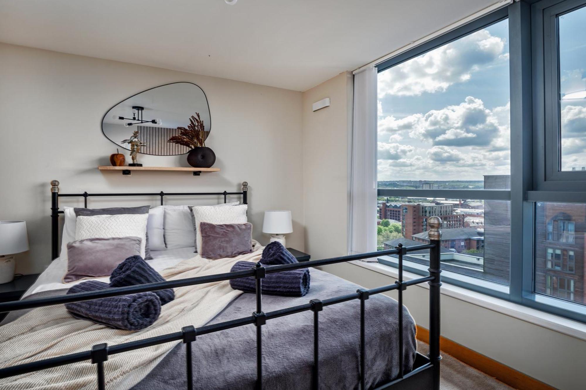 Large Central Penthouse In Leeds Leeds  Exterior photo